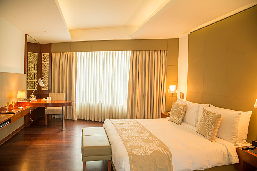 Stylish Bedroom Set – Bedsheet, Pillows & Curtains